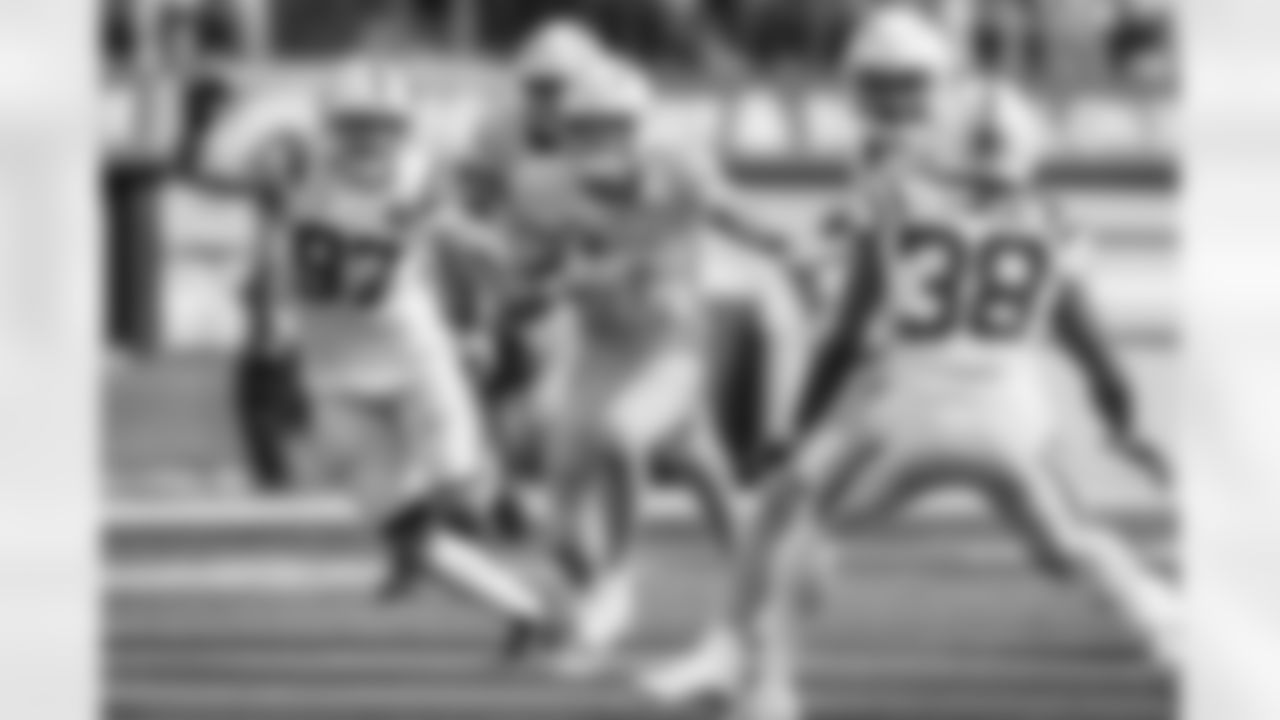 Take a look back at the best photos of Justin Herbert's 2025 campaign.