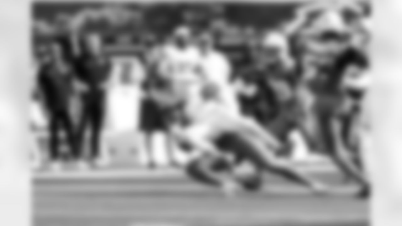 DL Da'Shawn Hand (91)