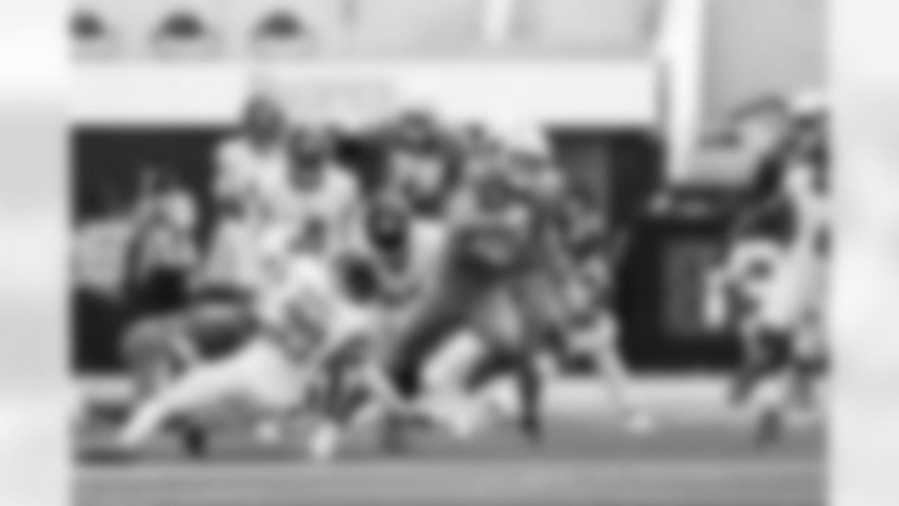 QB Justin Herbert (10)