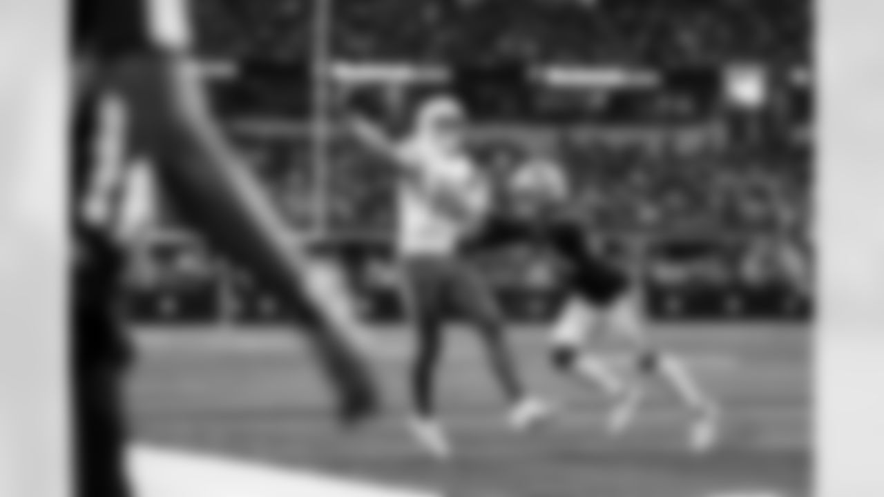 QB Justin Herbert (10)