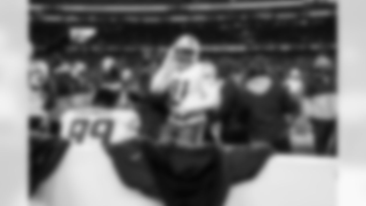 Defensive Line Coach Mike Elston and DL Da'Shawn Hand (91)