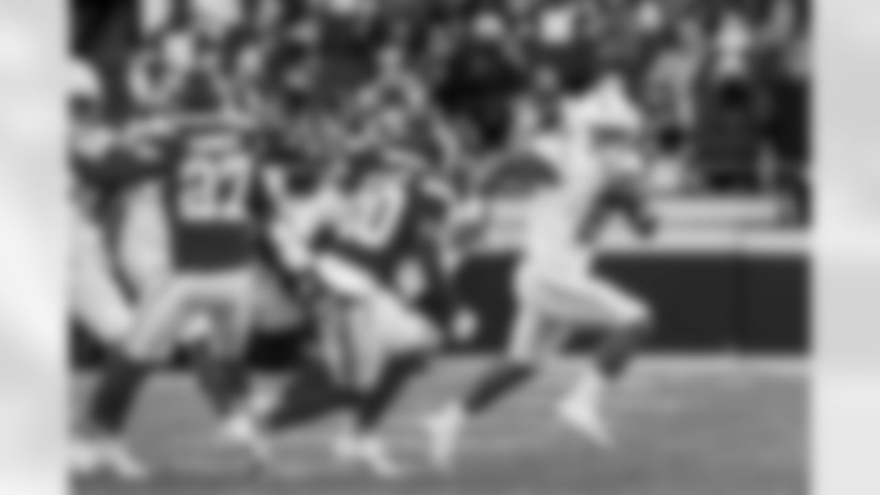 Check out the best shots from the Chargers Week 15 matchup against the Chiefs!