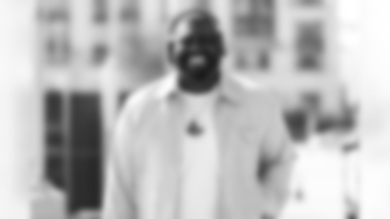 G Mekhi Becton (73)