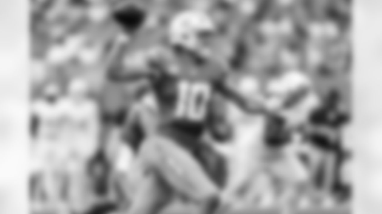 QB Justin Herbert (10)