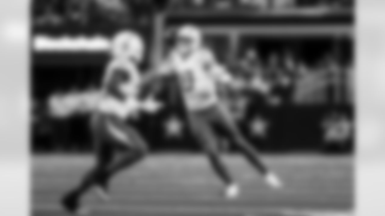 QB Justin Herbert (10)