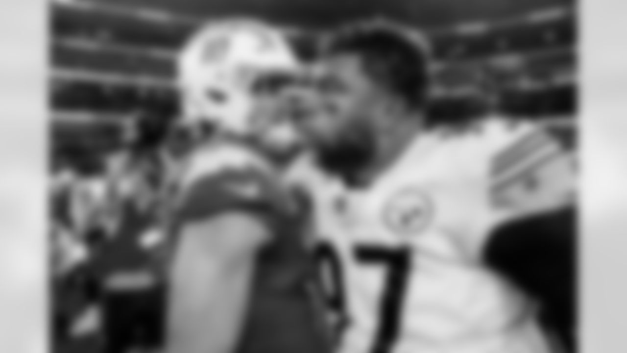 Check out the best shots from the Chargers Week 10 matchup against the Steelers!