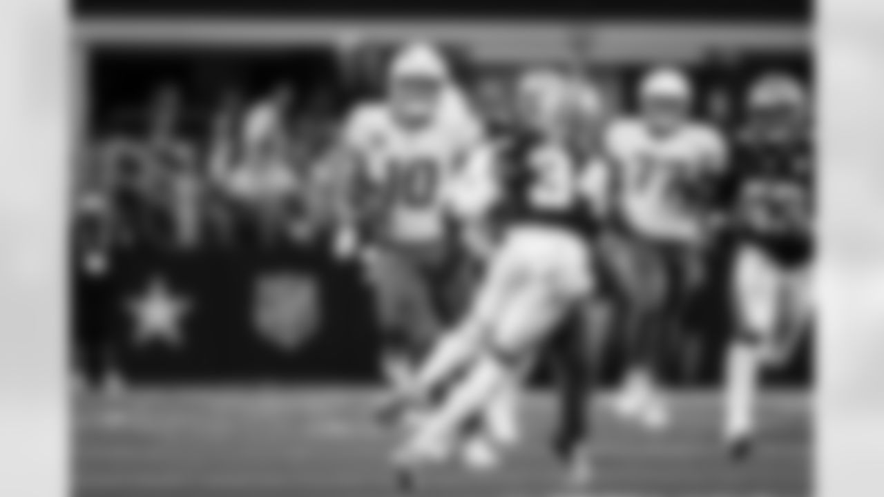 QB Justin Herbert (10)