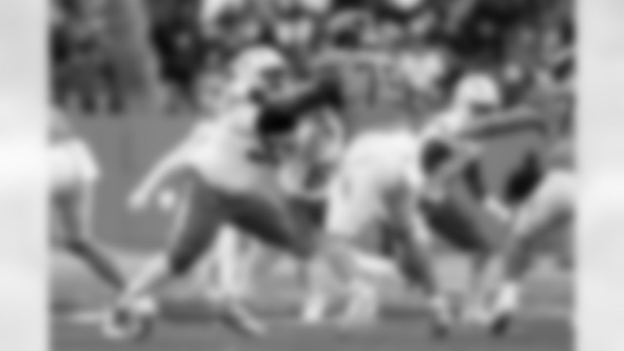 Check out the best shots from the Chargers Week 9 matchup against the Titans!