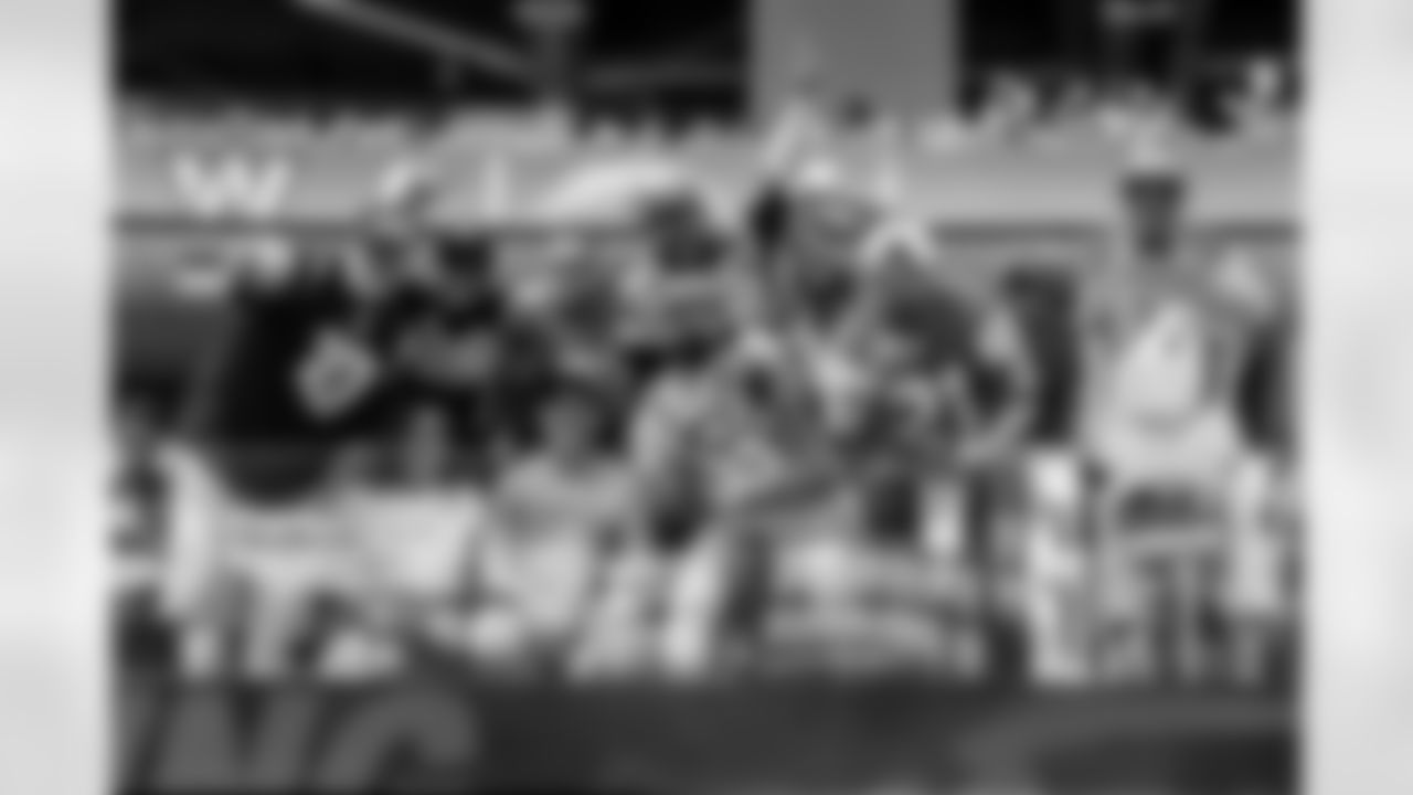 The Los Angeles Chargers play the Washington Commanders on Sunday, October 5, 2025 at SoFi Stadium in Inglewood, CA.
[FINAL SCORE: WAS 27 - LAC 10]