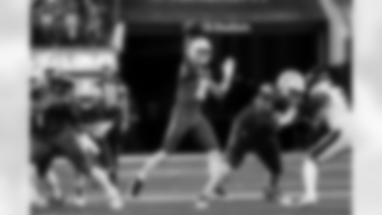 QB Justin Herbert (10)