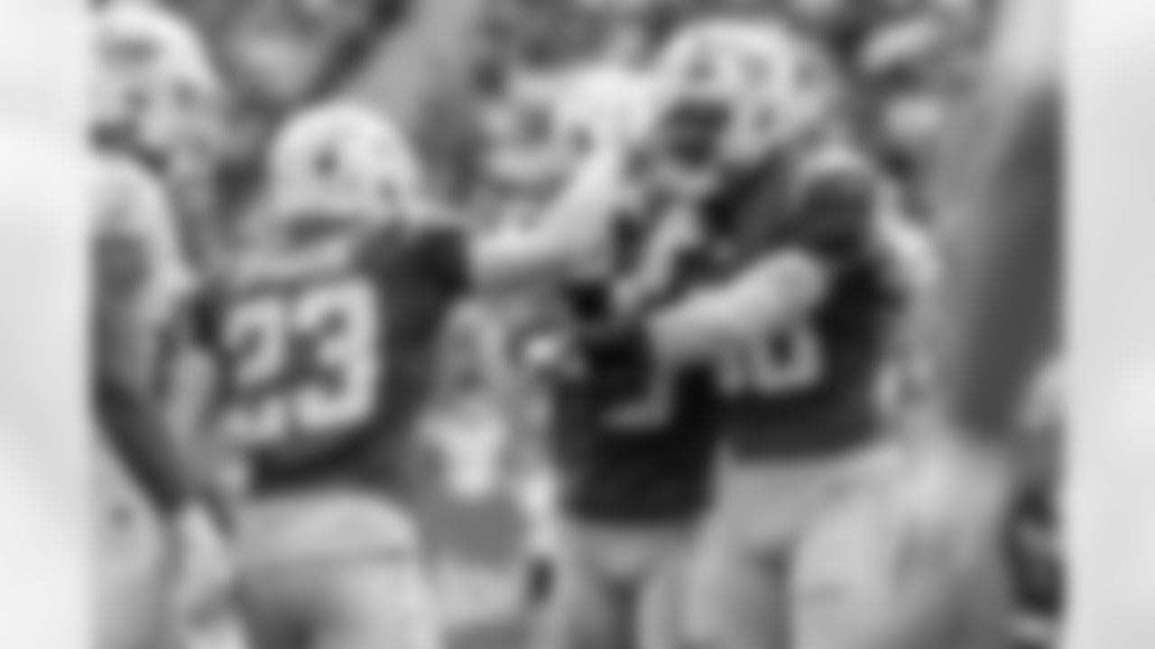 Take a look at the best photos of Chargers 2026 free agent Odafe Oweh