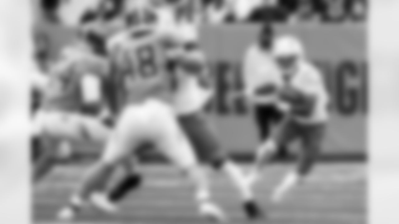 Check out the best shots from the Chargers Week 9 matchup against the Titans!