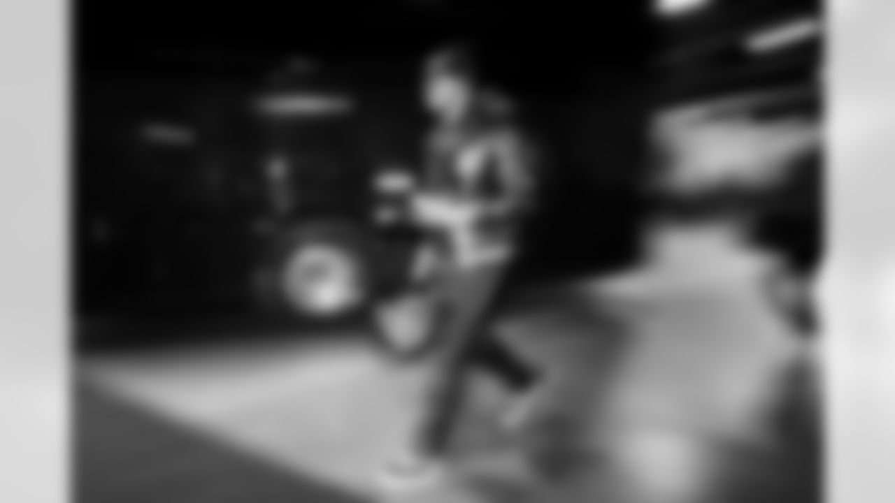 OLB Kyle Kennard (54)