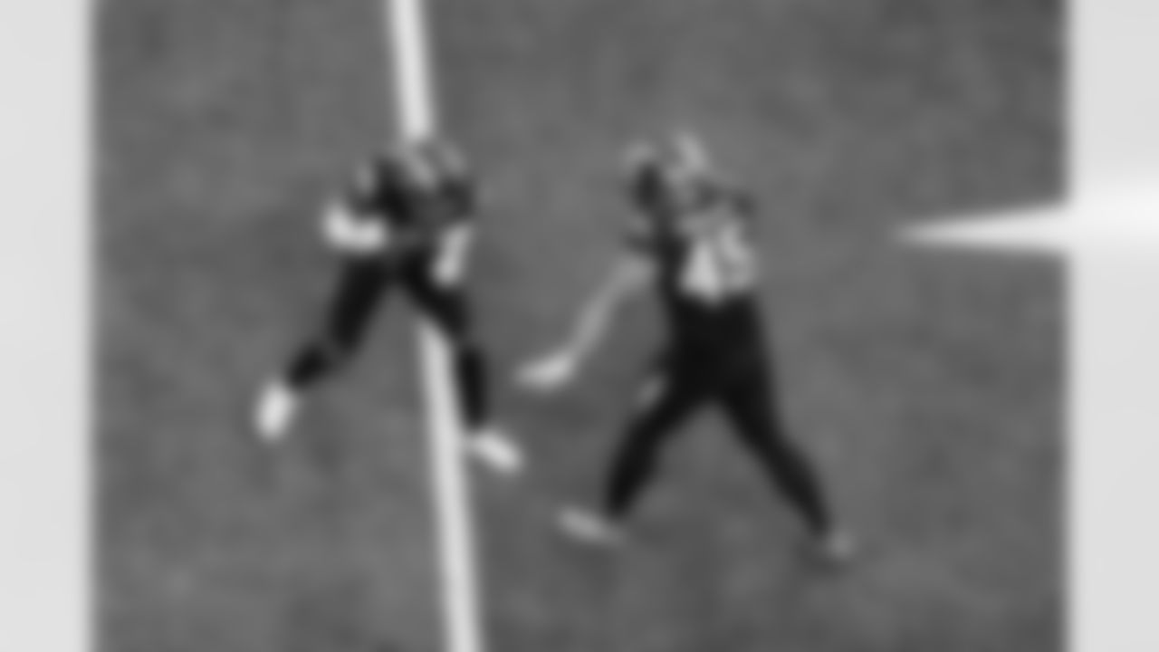 OLB Tuli Tuipulotu (45) and S Derwin James Jr. (3)