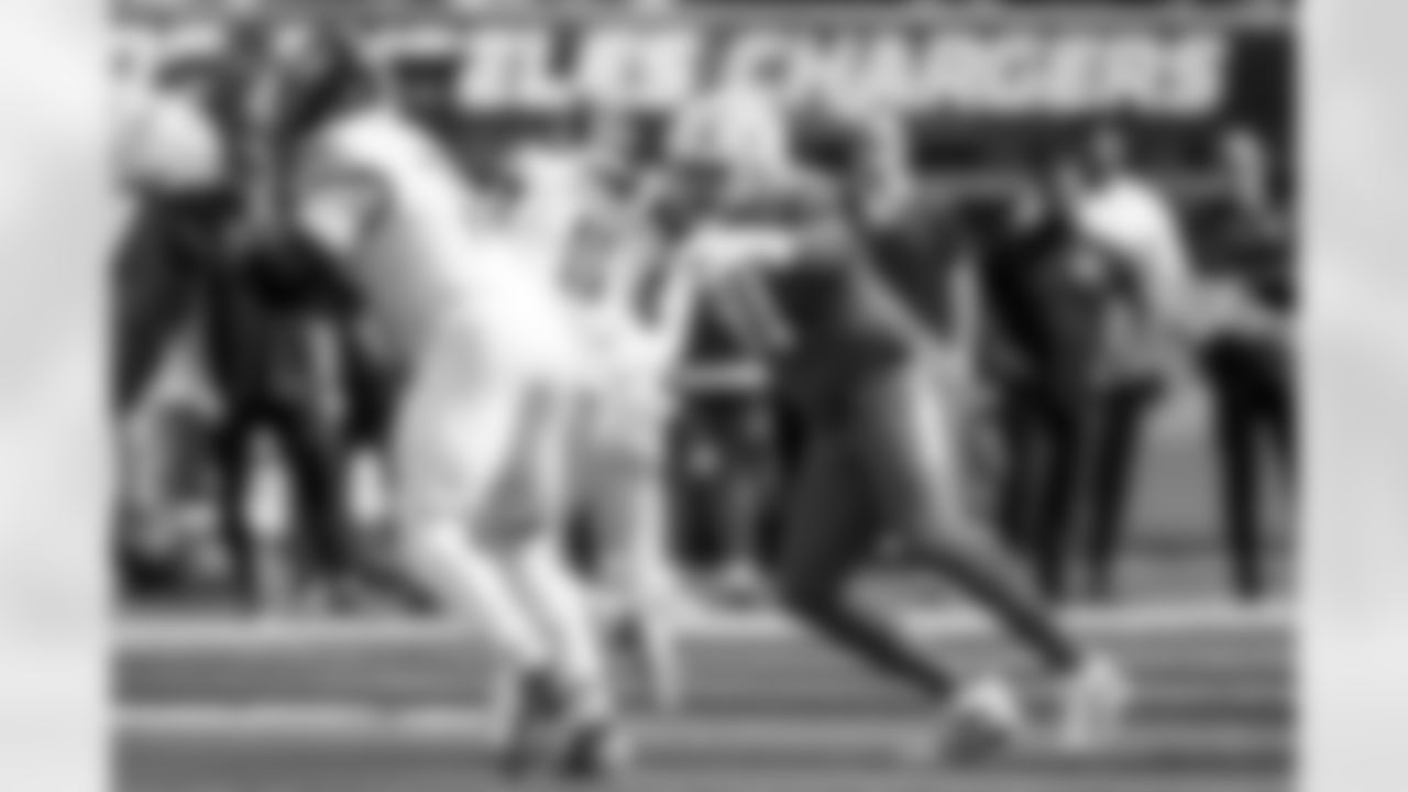 Take a look at the best photos of Chargers 2026 free agent Da'Shawn Hand