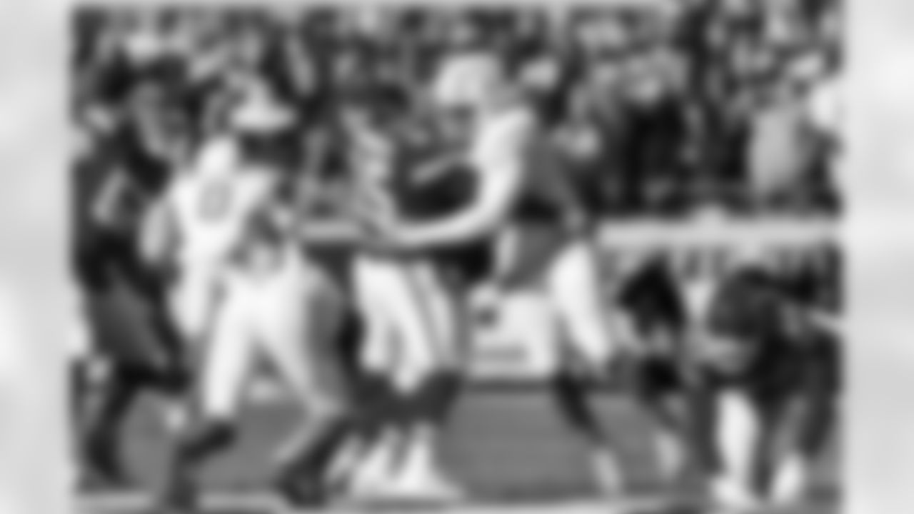 DL Da'Shawn Hand (91)