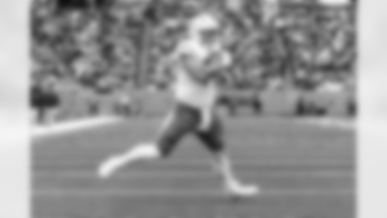 Check out the best shots from the Chargers Week 9 matchup against the Titans!