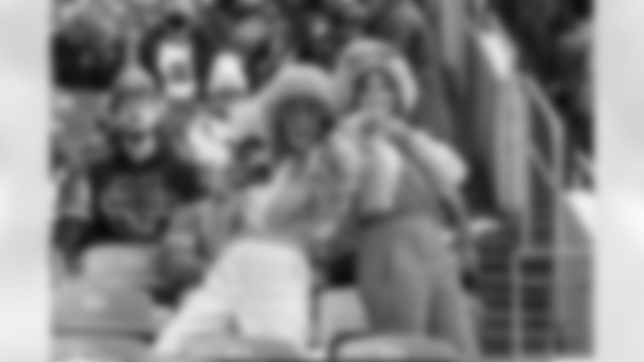 The Los Angeles Chargers play the Denver Broncos on Sunday, December 31, 2023 at Empower Field at Mile High in Denver, CO.
[FINAL SCORE: DEN 16 - LAC 9]