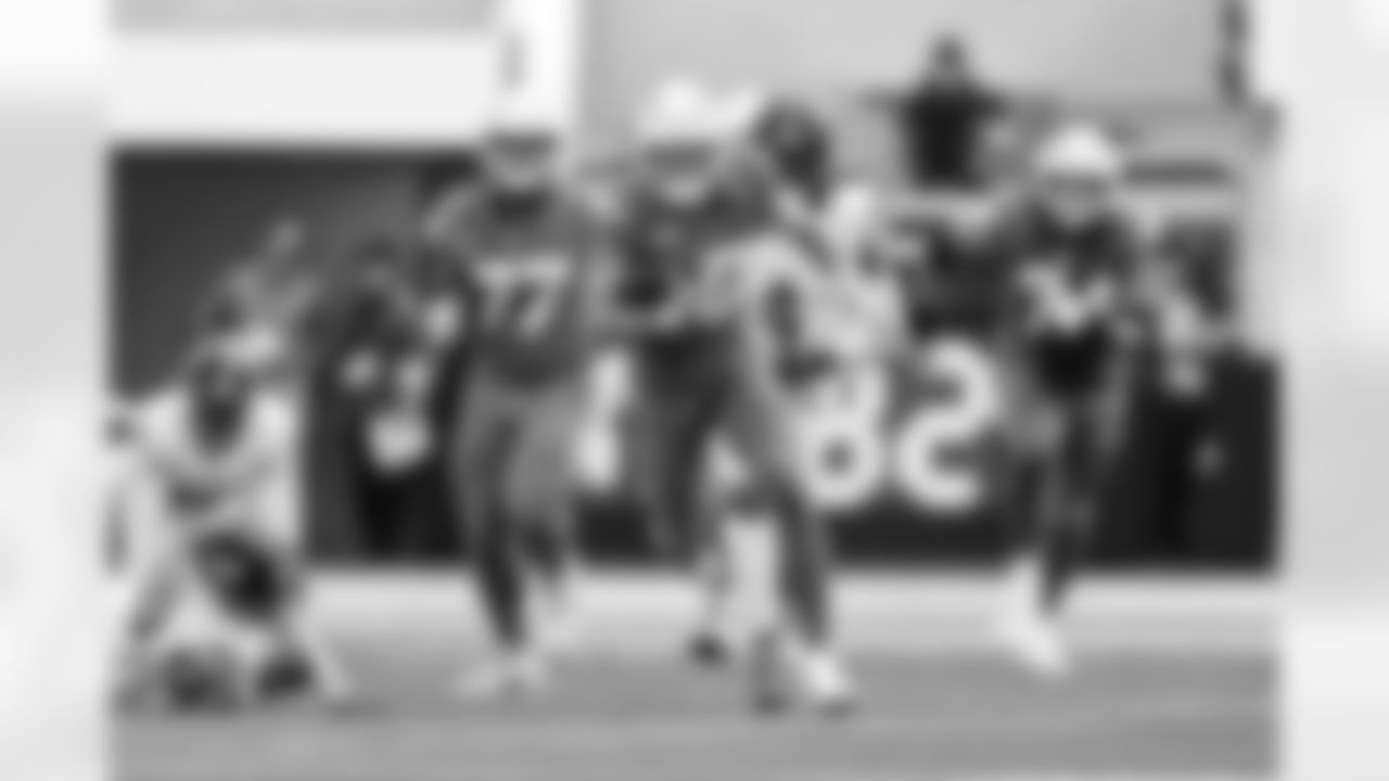 QB Justin Herbert (10)
