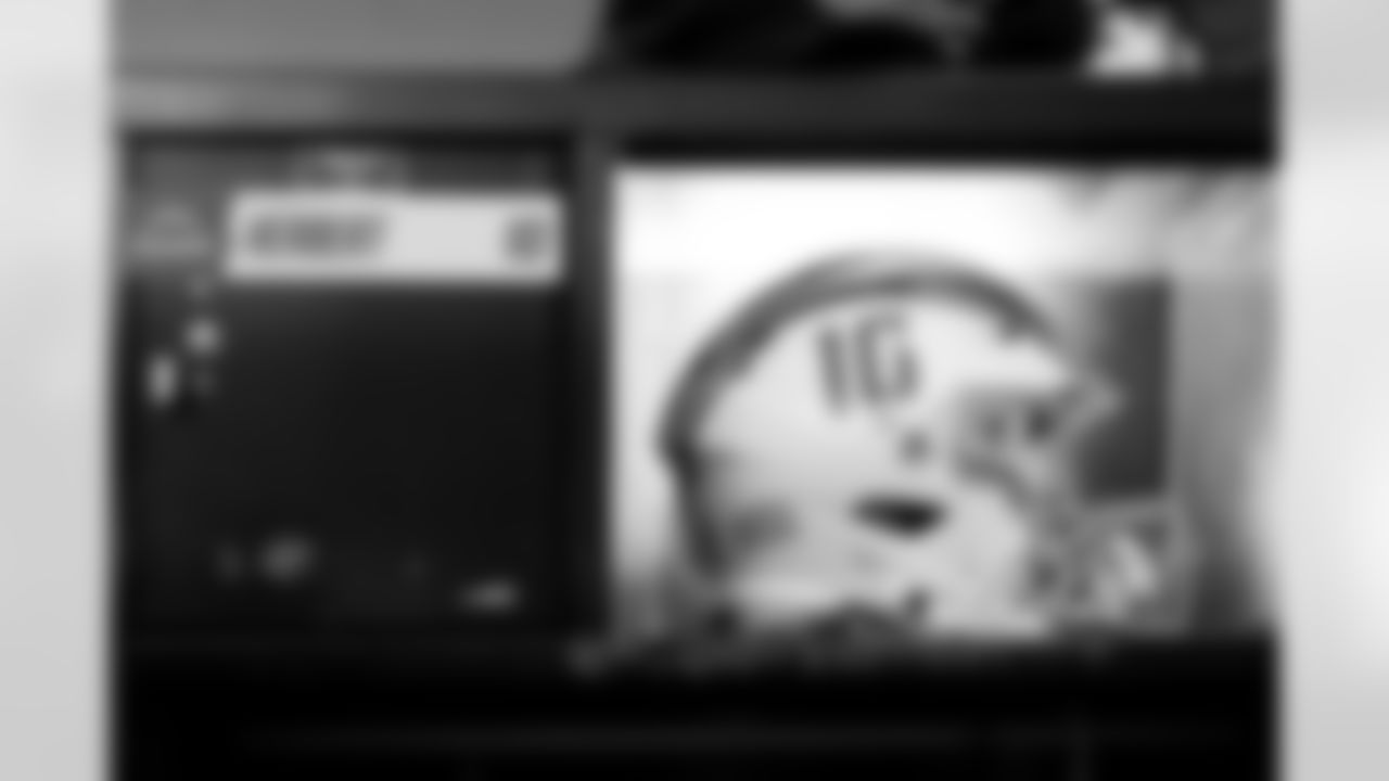 QB Justin Herbert (10)