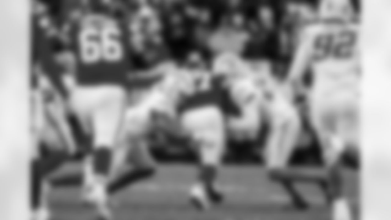 CB Cam Hart (20) and LB Daiyan Henley (0)