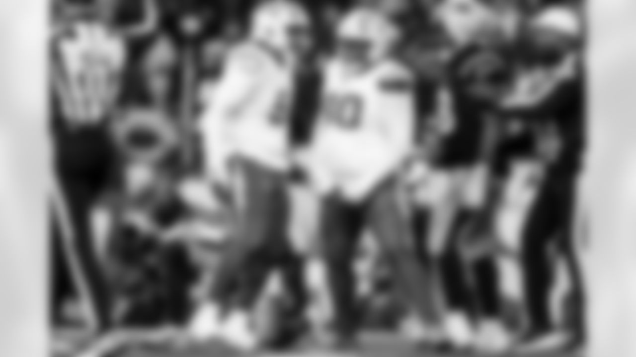 DL Da'Shawn Hand (91) and DL Teair Tart (90)