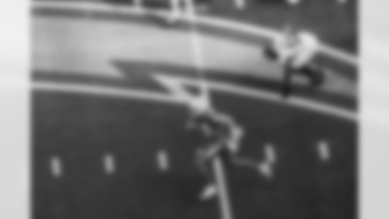 Take a look back at the best photos of Justin Herbert's 2025 campaign.