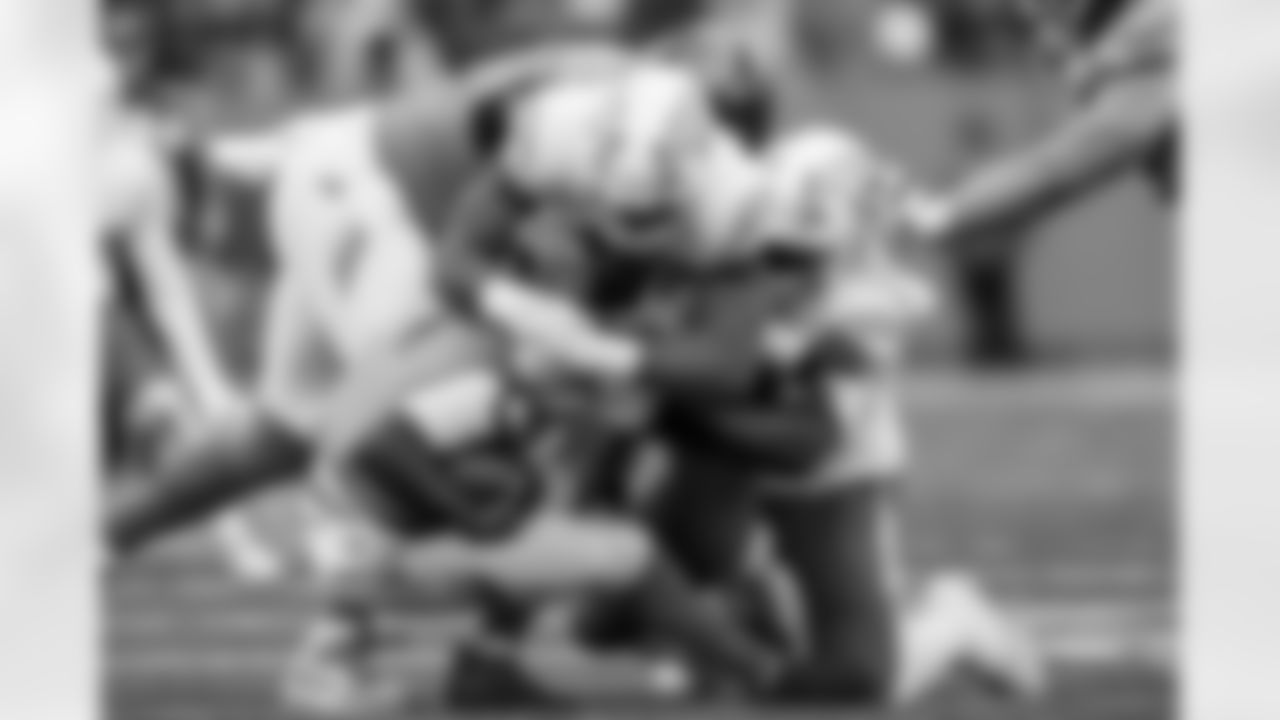 Take a look at the best photos of Chargers 2026 free agent Odafe Oweh