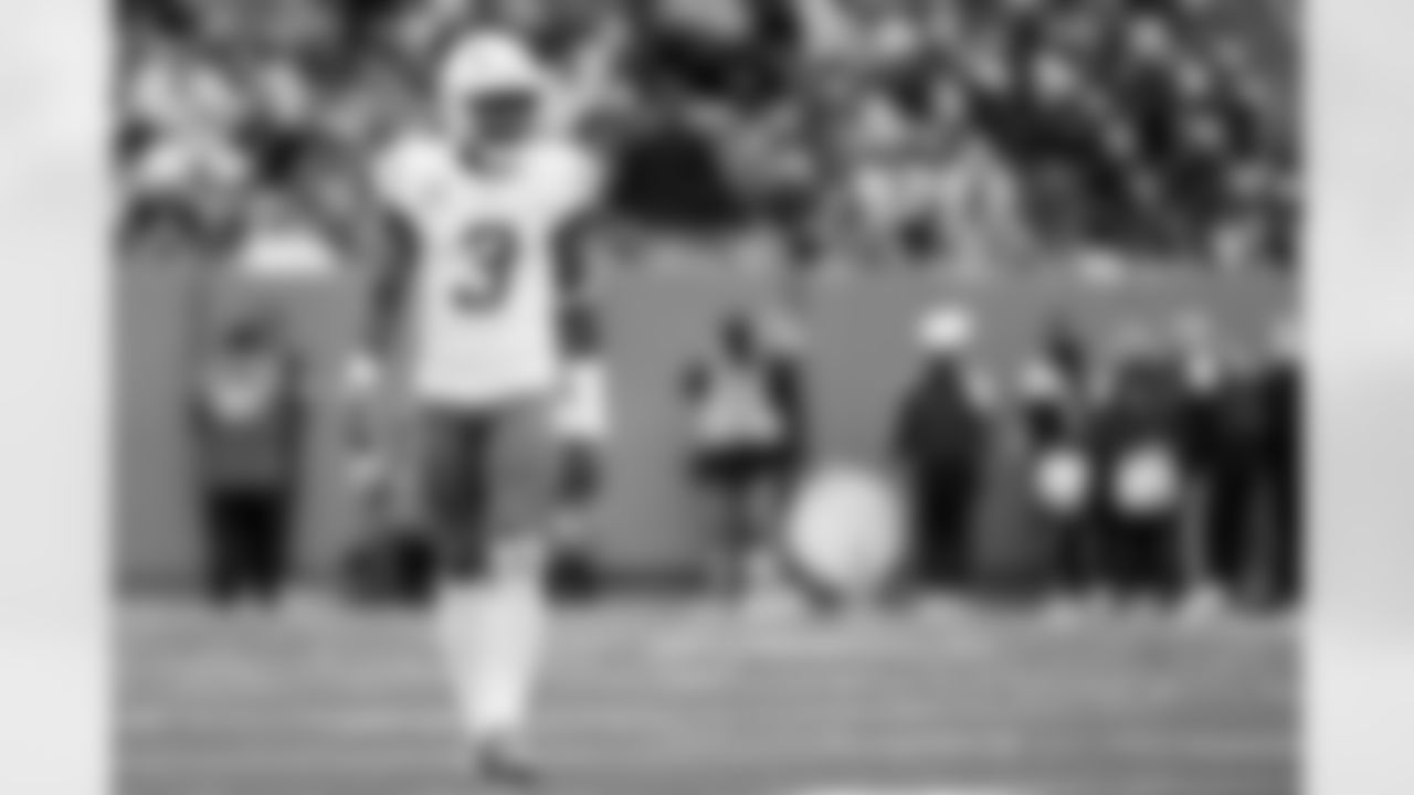 Check out the best shots from the Chargers Week 9 matchup against the Titans!