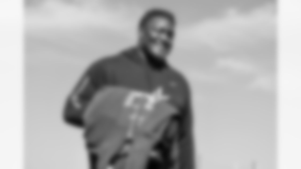 DL Naquan Jones (96)