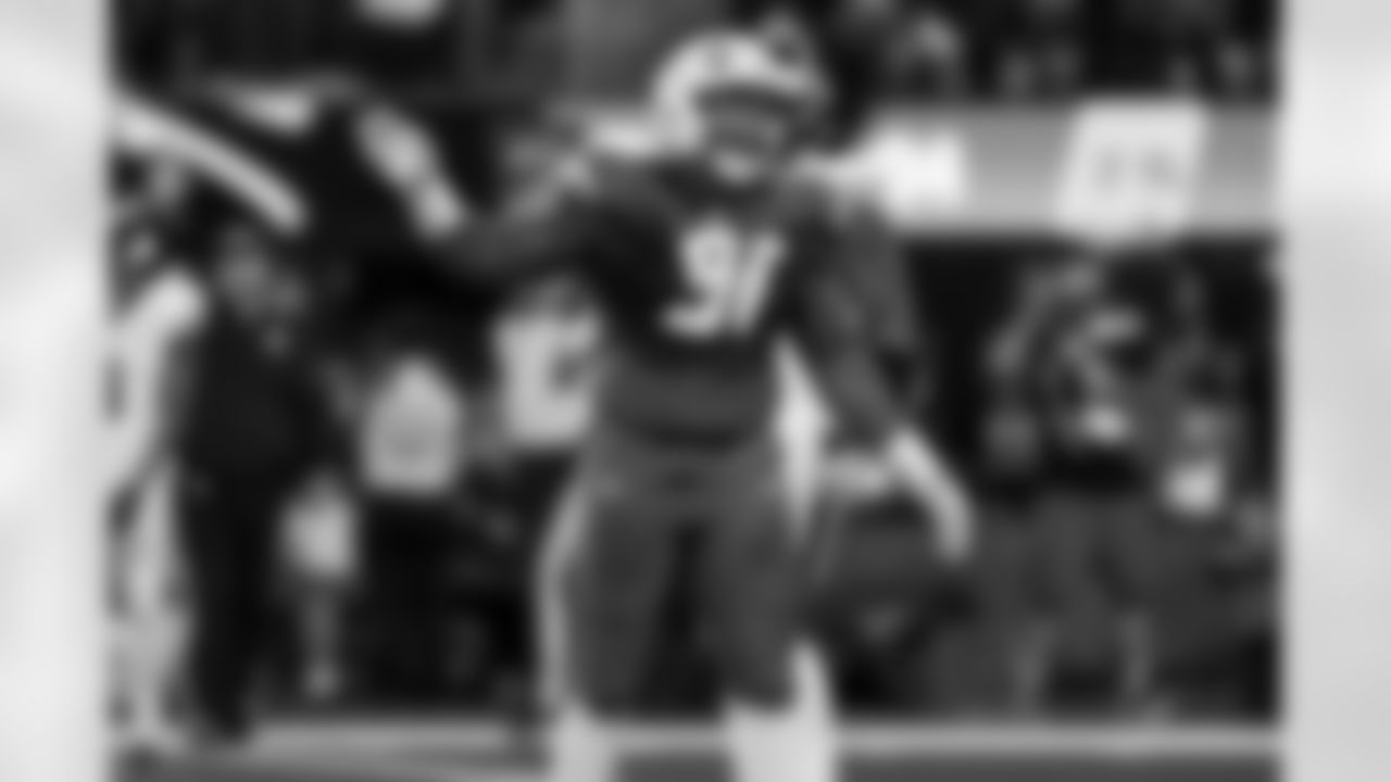 DL Da'Shawn Hand (91)