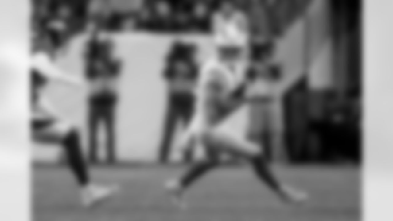 The Los Angeles Chargers play the Denver Broncos on Sunday, December 31, 2023 at Empower Field at Mile High in Denver, CO.
[FINAL SCORE: DEN 16 - LAC 9]