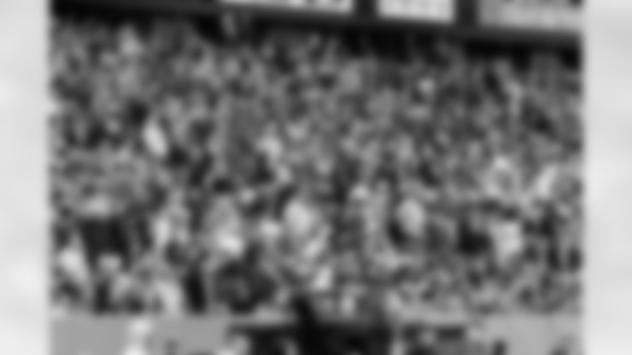 Check out the best shots from the Chargers Week 9 matchup against the Titans!