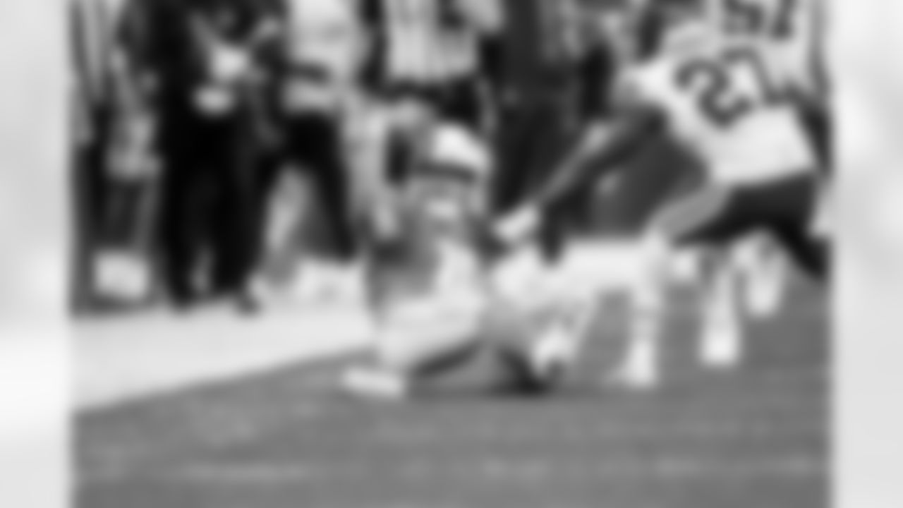 QB Justin Herbert (10)