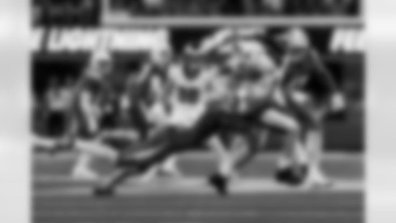 Take a look at the best photos of Chargers 2026 free agent Odafe Oweh