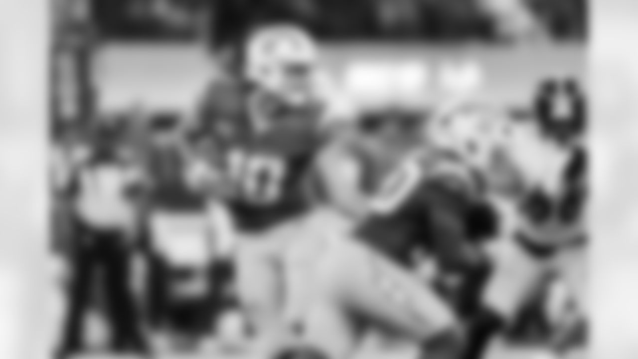 QB Justin Herbert (10)