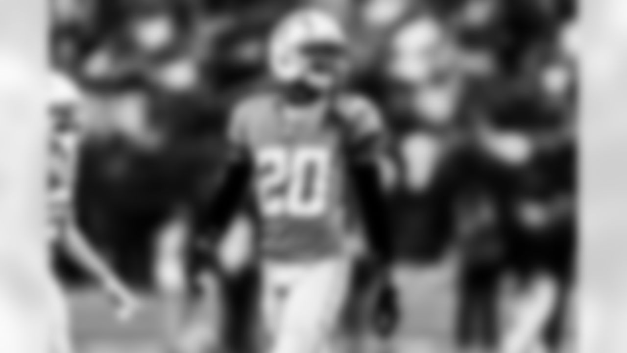 Take a look back at the Chargers Week 10 matchup with the Steelers in monochrome.