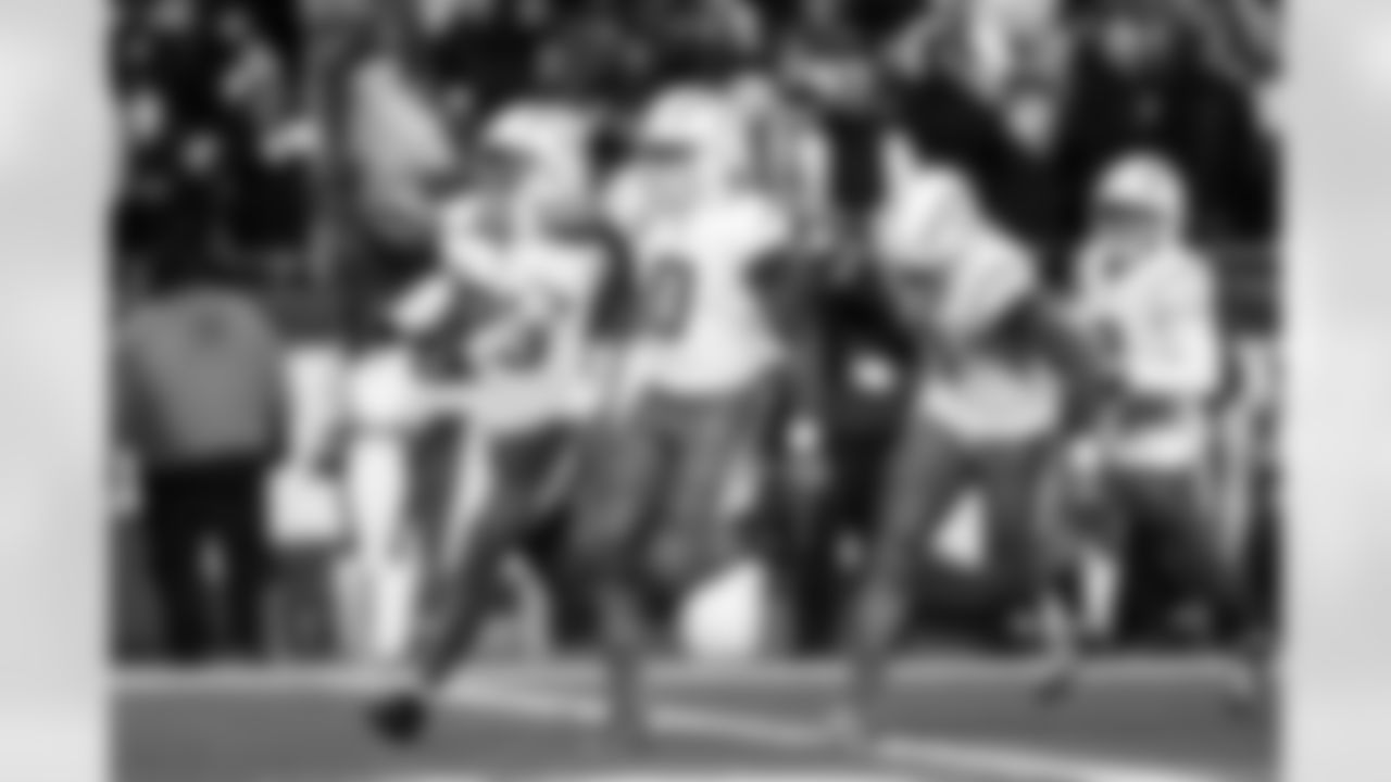 CB Tarheeb Still (29), LB Daiyan Henley (0) and S Derwin James Jr. (3)