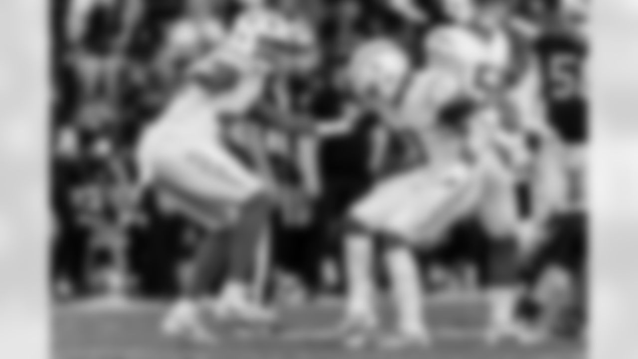 The Los Angeles Chargers play the Las Vegas Raiders on Sunday, January 5, 2025 at Allegiant Stadium in Las Vegas, NV.
[FINAL SCORE: LAC 34 - LV 20]