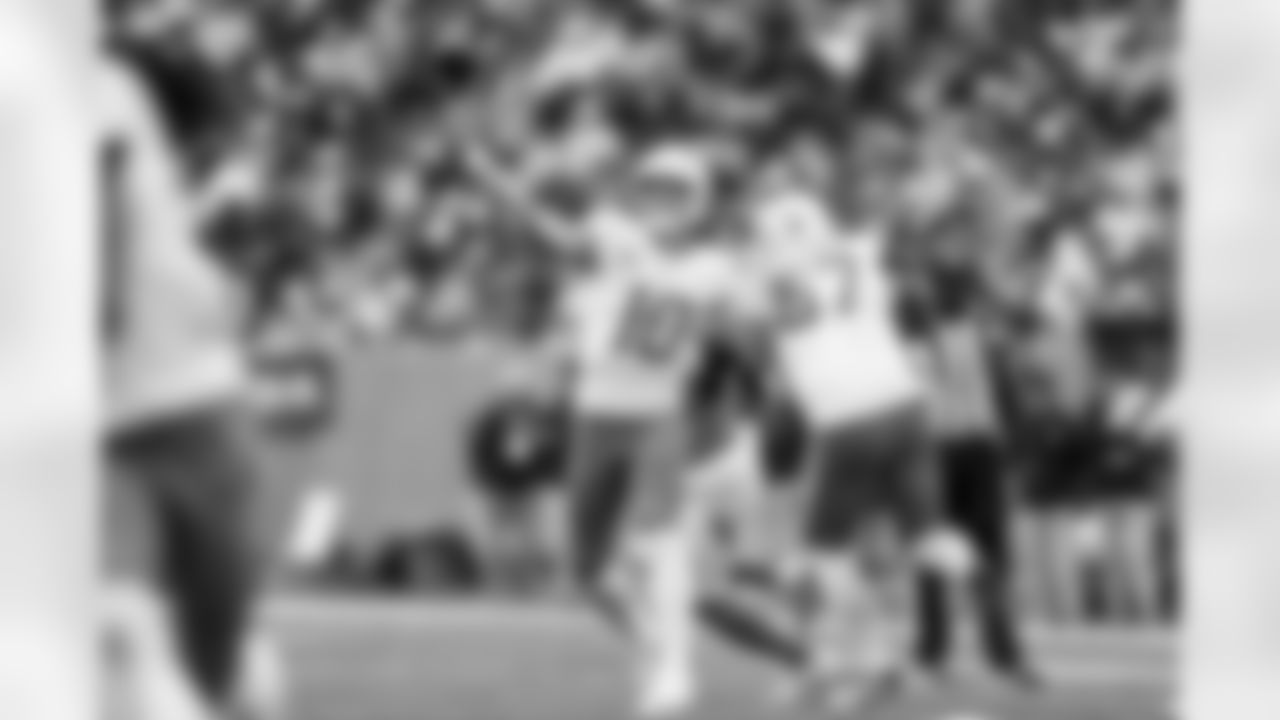 QB Justin Herbert (10)