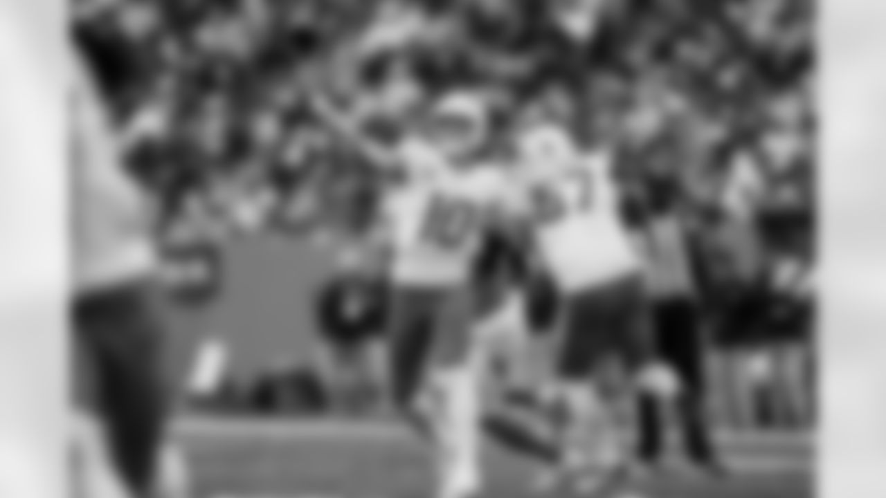 Take a look back at the best photos of Justin Herbert's 2025 campaign.