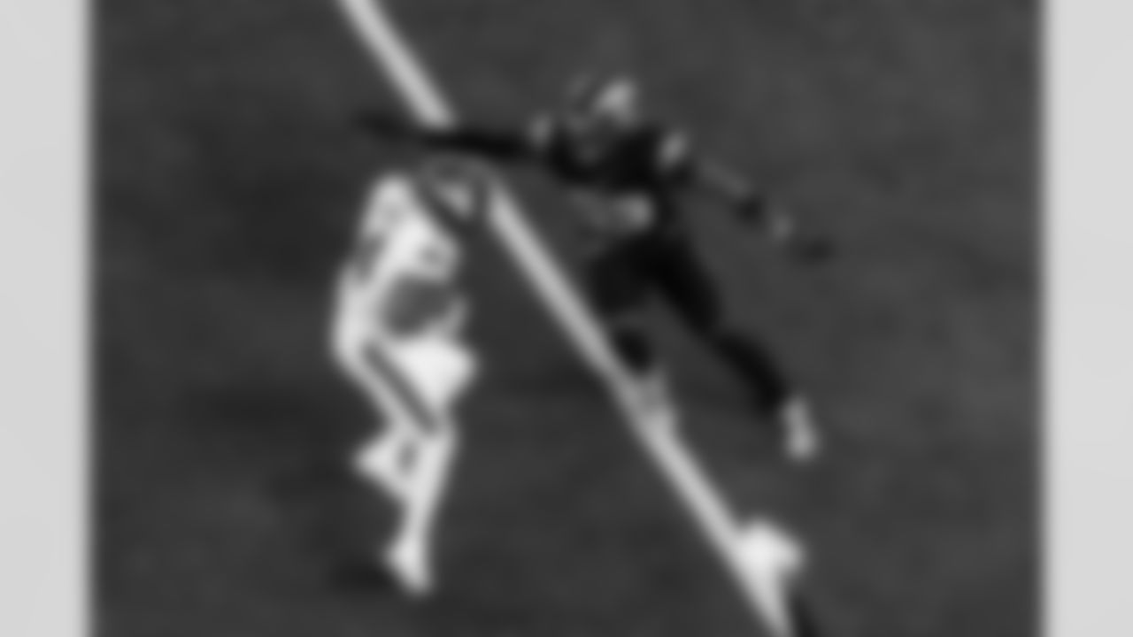 Take a look at the best photos of Chargers 2026 free agent Del'Shawn Phillips