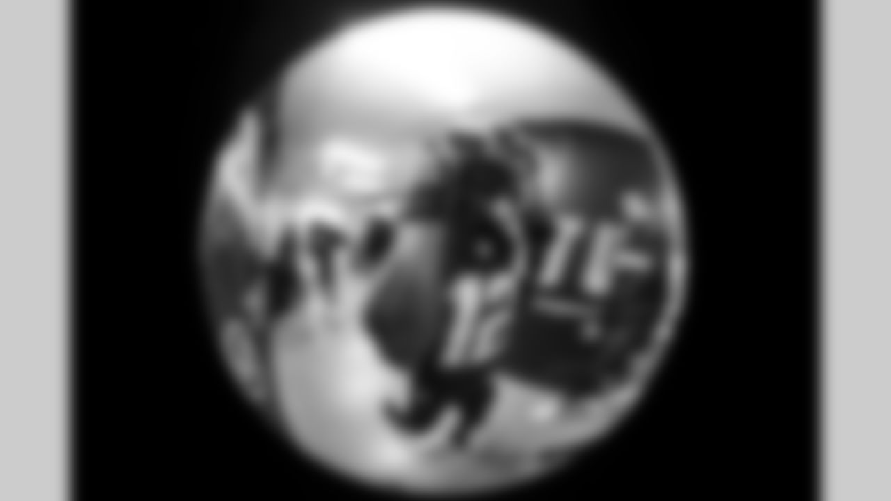 WR Derius Davis (12)