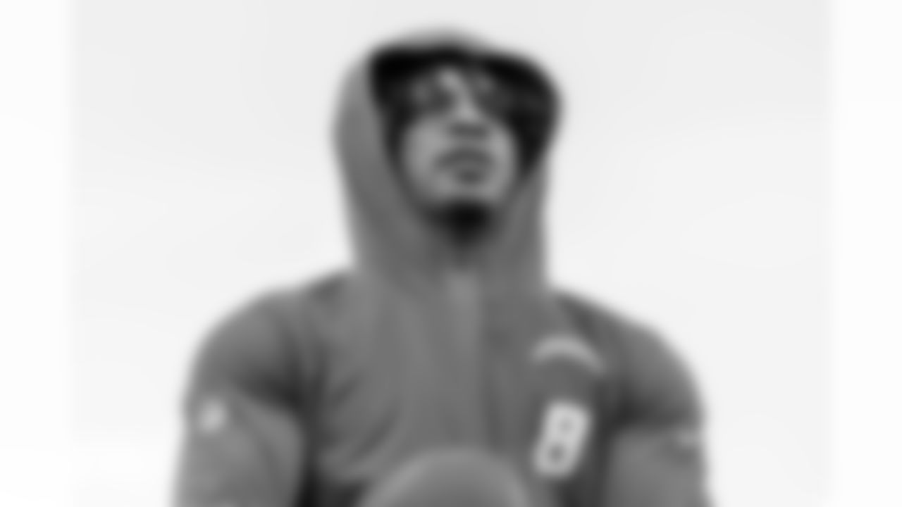 Check out the best shots from the Chargers Week 15 matchup against the Chiefs!