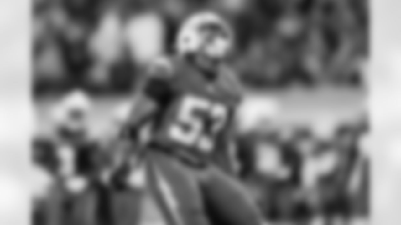 LB Del'Shawn Phillips (53)