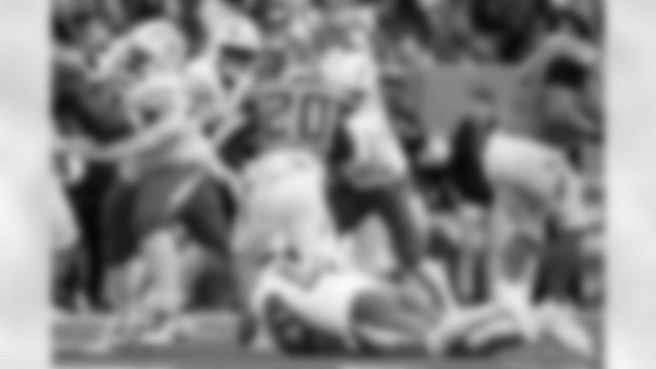 Check out the best shots from the Chargers Week 9 matchup against the Titans!