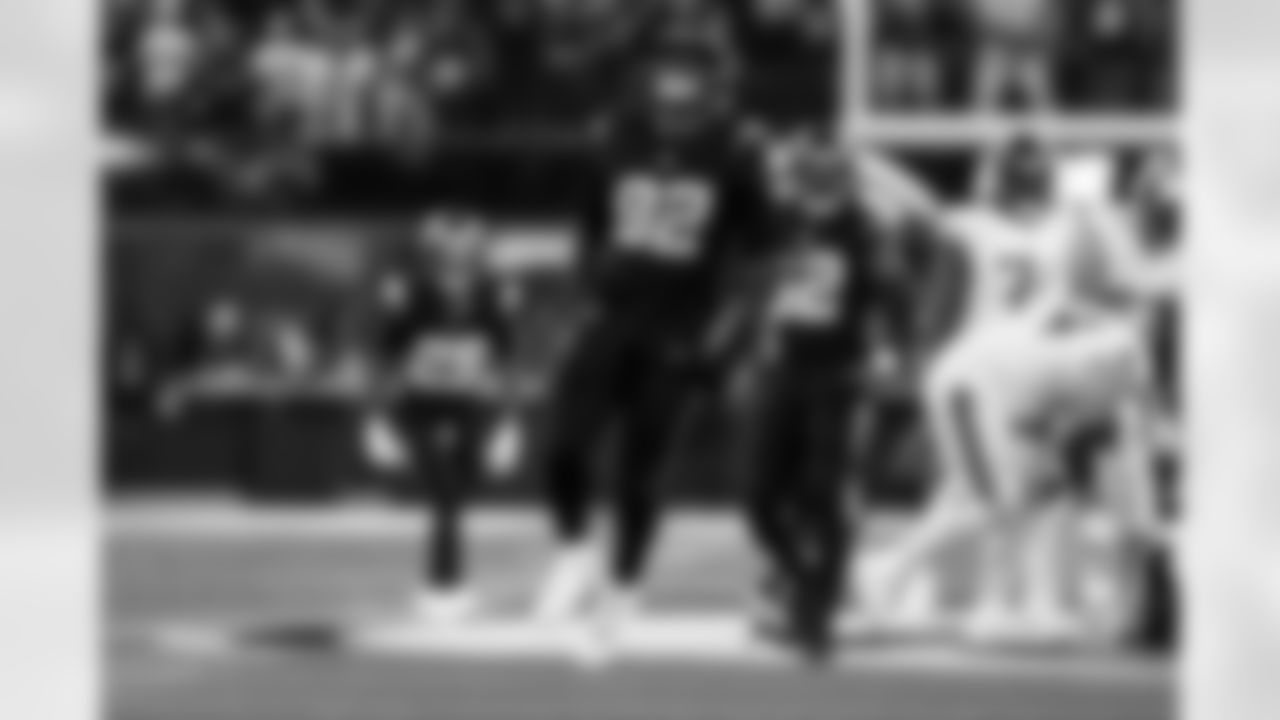 DL Justin Eboigbe (92)