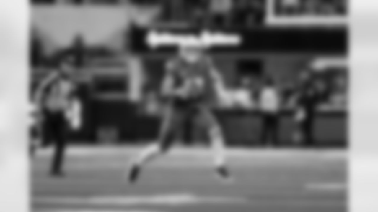 QB Justin Herbert (10)