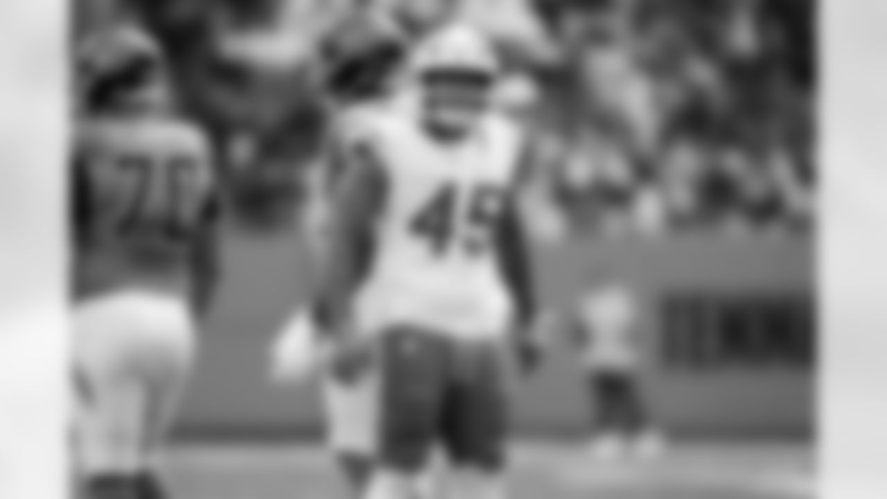 Check out the best shots from the Chargers Week 9 matchup against the Titans!