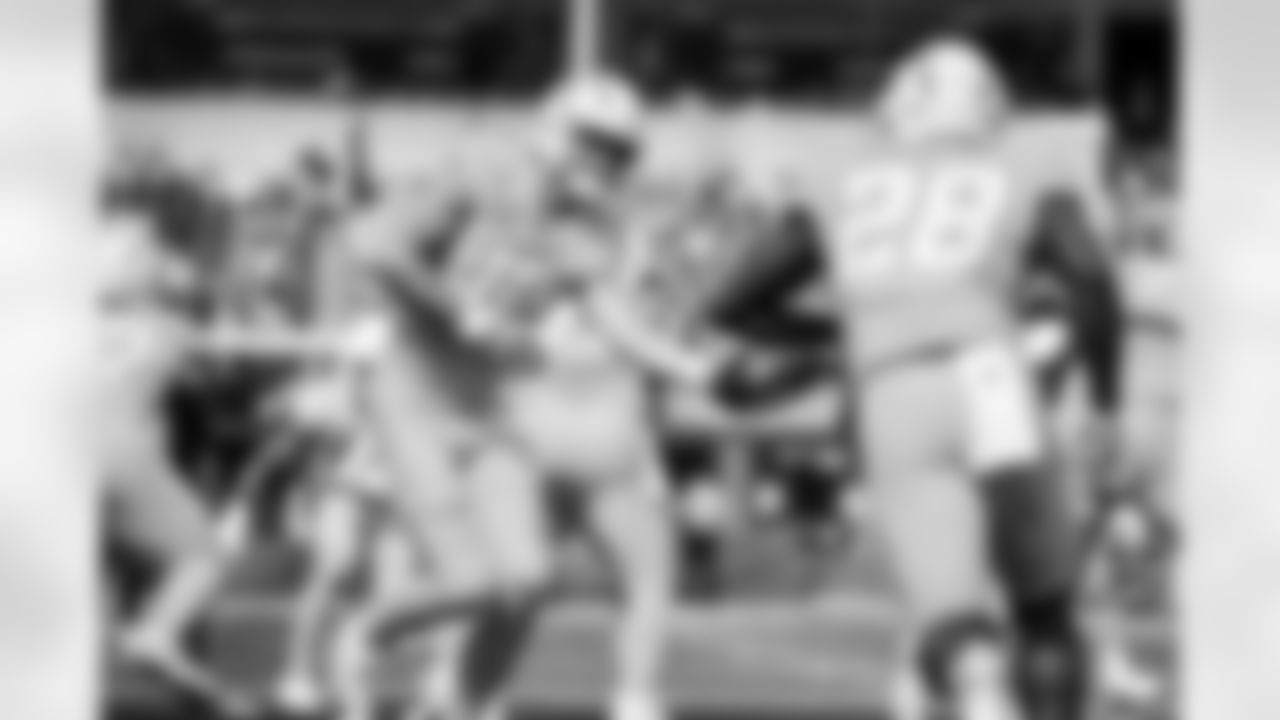 QB Justin Herbert (10)